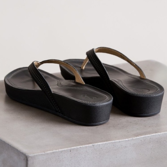 NWT OluKai Ola Leather Platform Flip Flop Sandals in Black - Picture 2 of 8